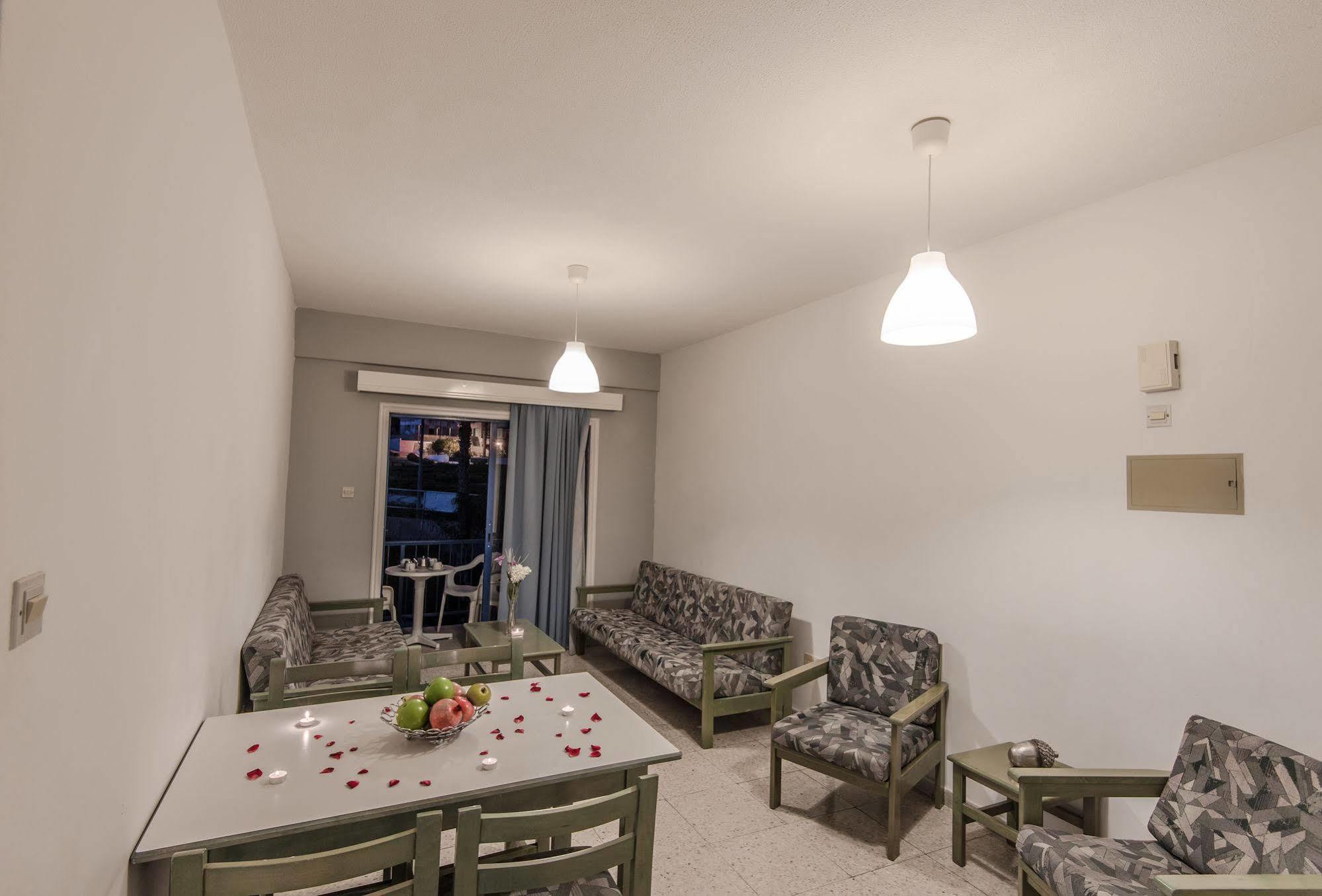 Cordelia Hotel Apartments ไอยานาปา ภายนอก รูปภาพ