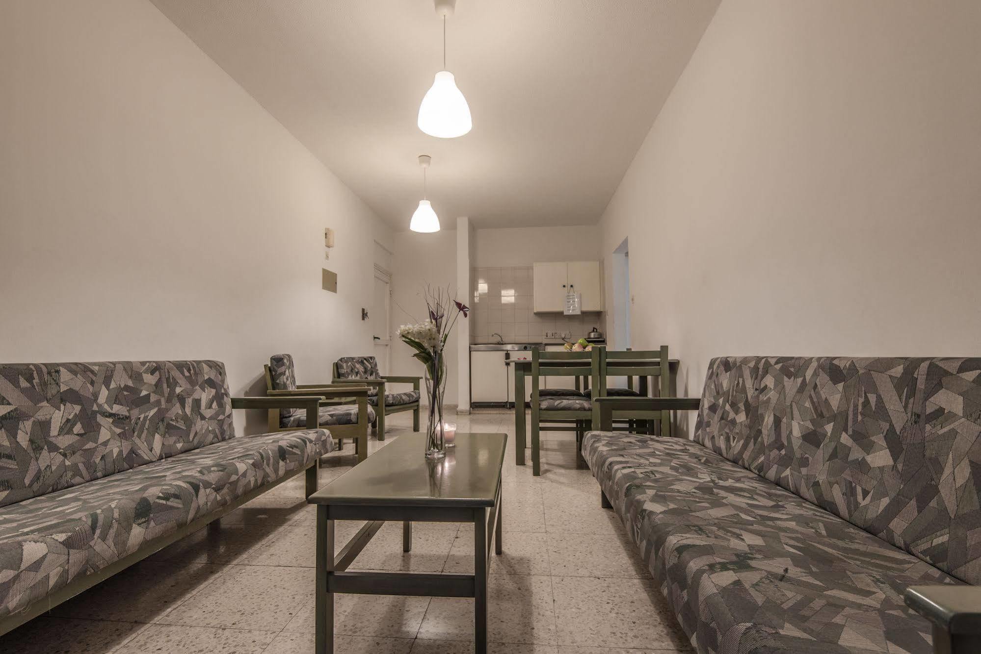 Cordelia Hotel Apartments ไอยานาปา ภายนอก รูปภาพ